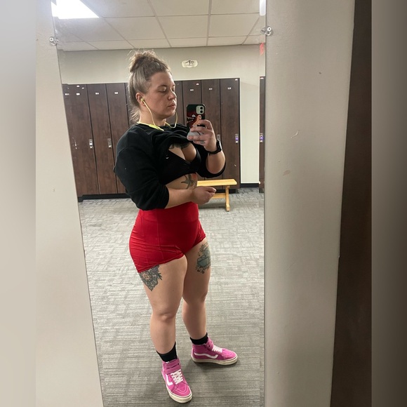 Meet your Posher, Cornelia - Picture 2 of 2